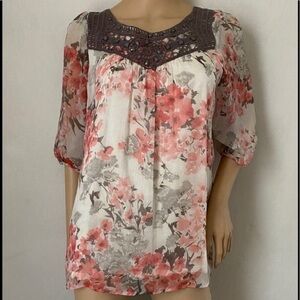 Quintessential top floral blouse size M